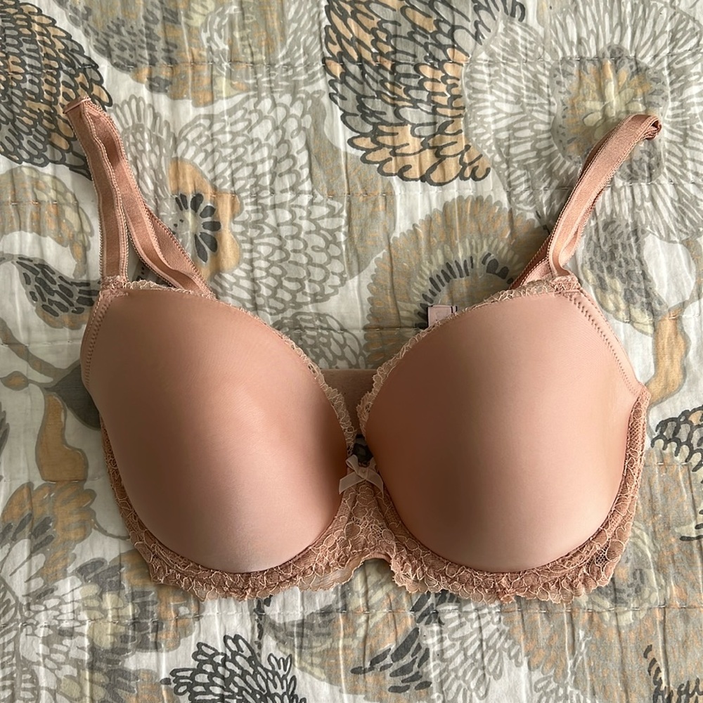 32DDD Victorias Secret Bra Lightly Lined Demi